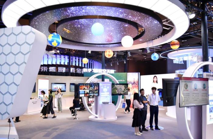 �й���չ�߲���̳2026����ῪĻ �����Ǵ����ͷ����ߡ����硱