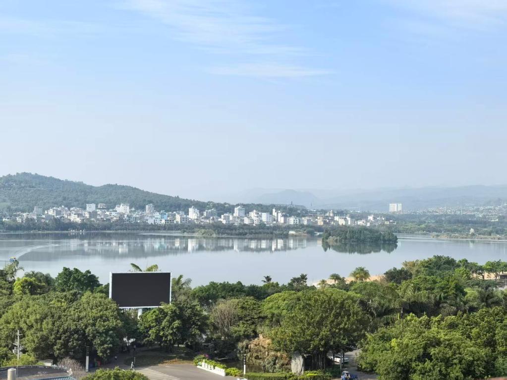 �׼��й����õ����У��ӡ����͡��������ˡ�������þ�ӿ�³�