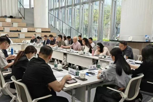 ����ŷ��ͬѧ���ٿ��ֻ���֯�������Ա�����˹�������