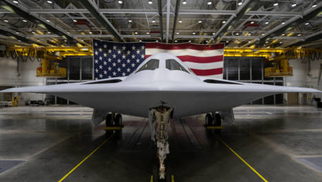 下一代隐身战略轰炸机B-21已揭开面纱，网友问，美国同意外销吗？