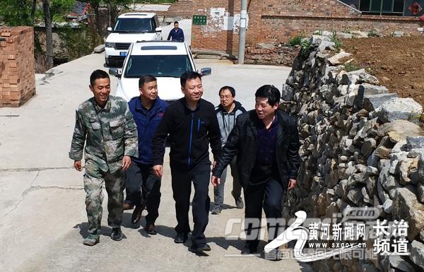 北京长治企业商会孟晓波向“当代愚公”牛何松捐赠5万元