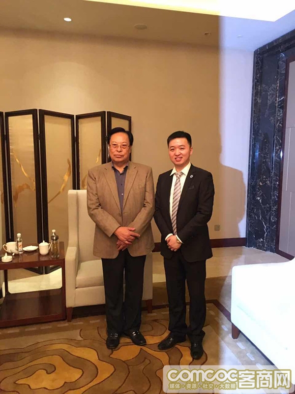 苏总合影_副本.jpg