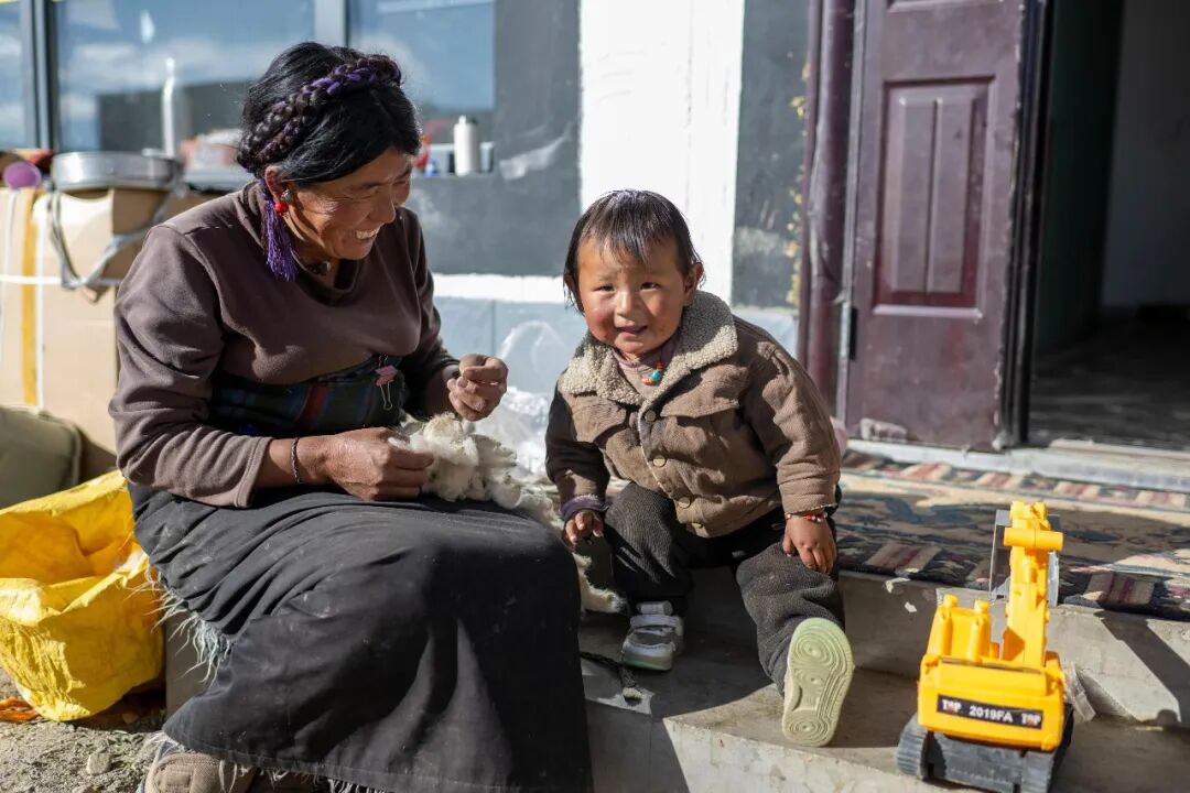 �����Ǽ�8���ˣ�����210ƽ���ס���