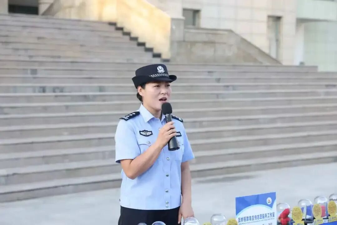 ���ӽ�ͷ�ӵ��Ҵ̣�Ů��һ���������������Ϸ���30���롰����ڡ�