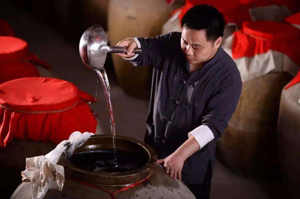 何人还饮江小白?