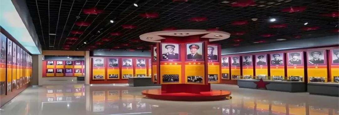 ��ɫ���� ��̬��կ